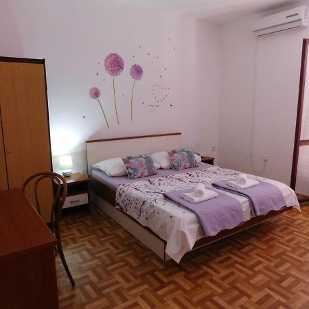 Guest House Ivanka ฮวาร์ ภายนอก รูปภาพ