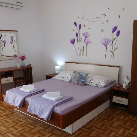 Guest House Ivanka ฮวาร์ ภายนอก รูปภาพ
