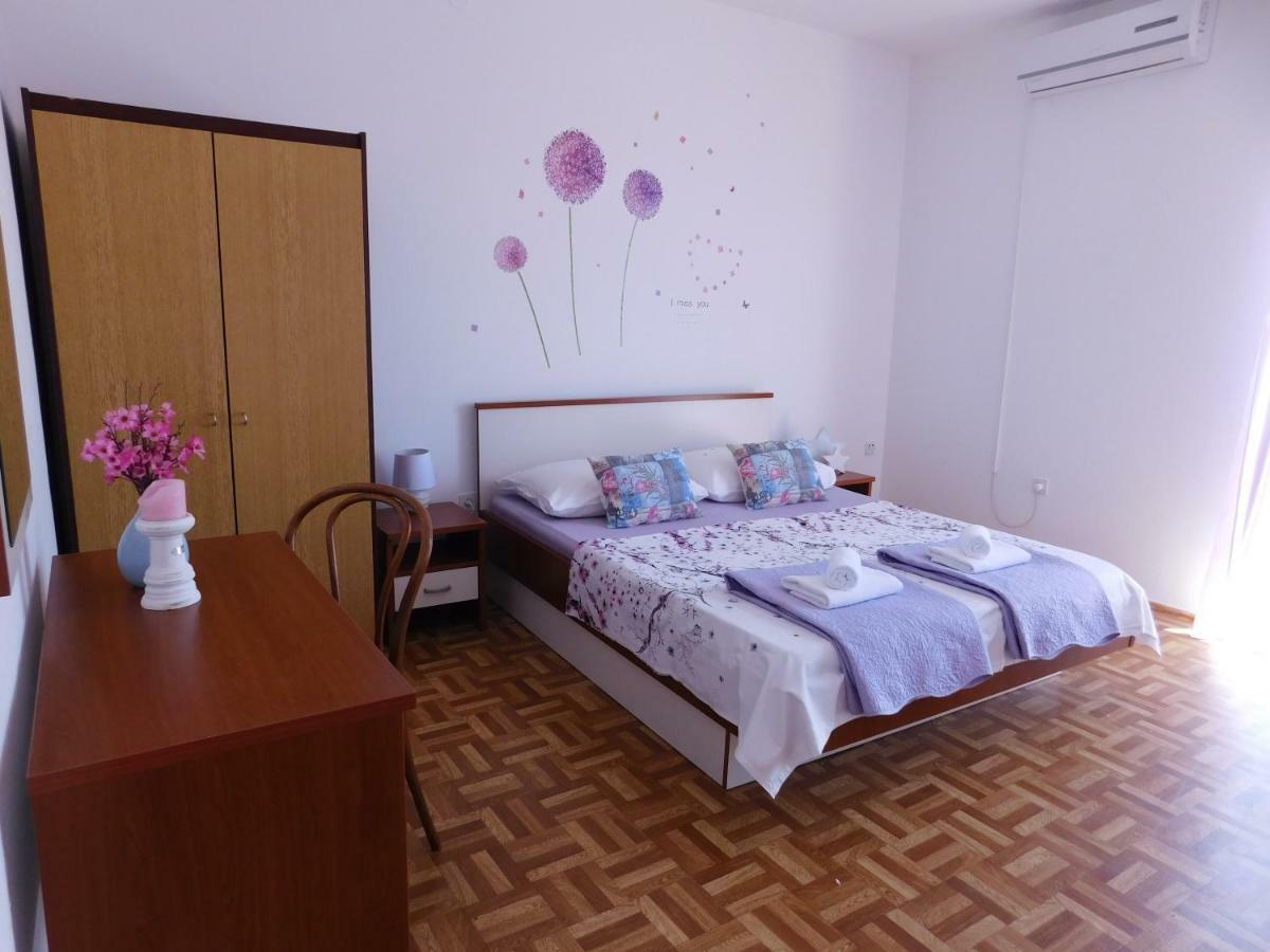 Guest House Ivanka ฮวาร์ ภายนอก รูปภาพ