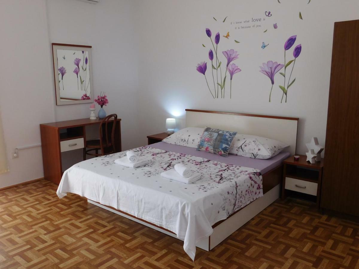 Guest House Ivanka ฮวาร์ ภายนอก รูปภาพ