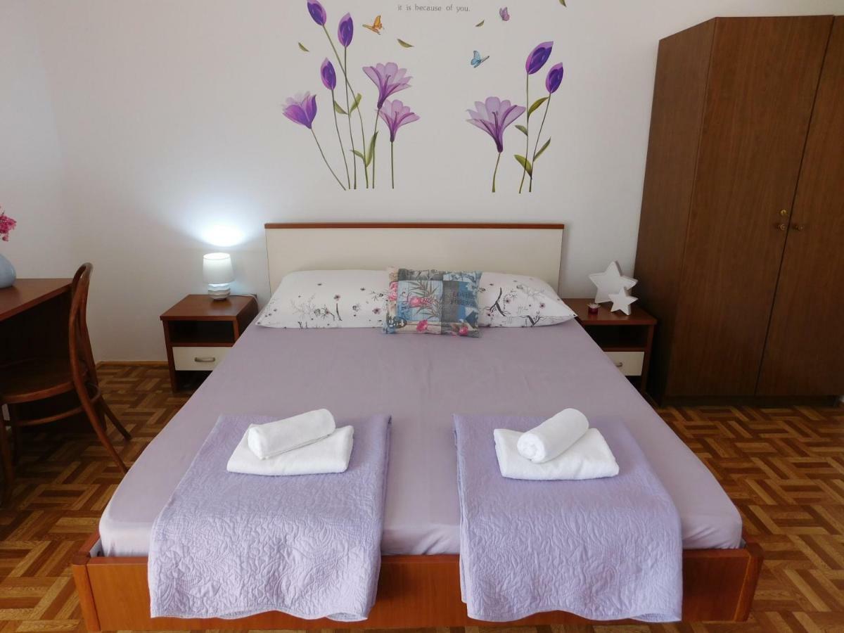 Guest House Ivanka ฮวาร์ ภายนอก รูปภาพ